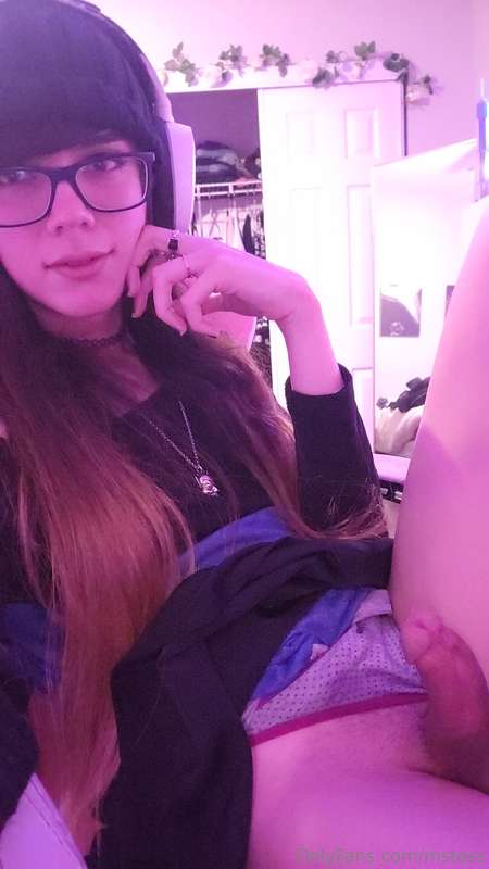 I've been a horny girl lately (as some of you may know). Her.. 6