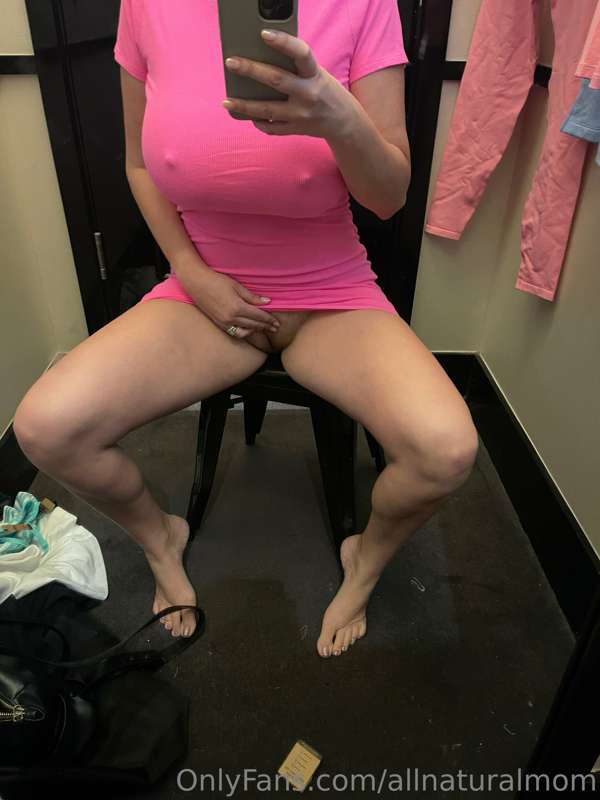Dressing Room @ Victoria’s Secret 💕 
Pretty sure the girl wa.. 10