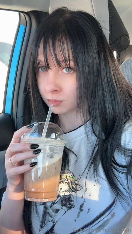 No makeup pic🙈 my bday is tomorrow🎉