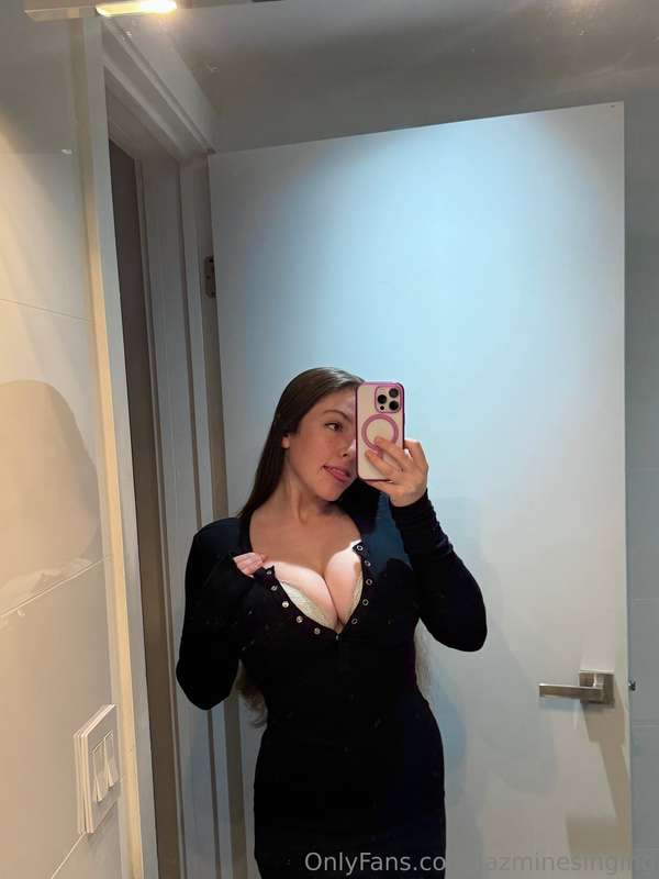 I think I’ll start wearing this dress out more it’s so cute🥰.. 1