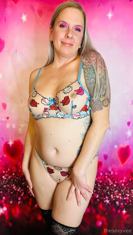 Exxxotica Chicago today! While I’m there showing off my sexy..