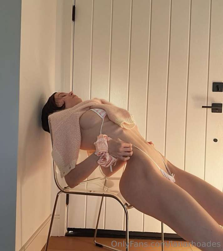 Left a hump day surprise in your dm's ;)