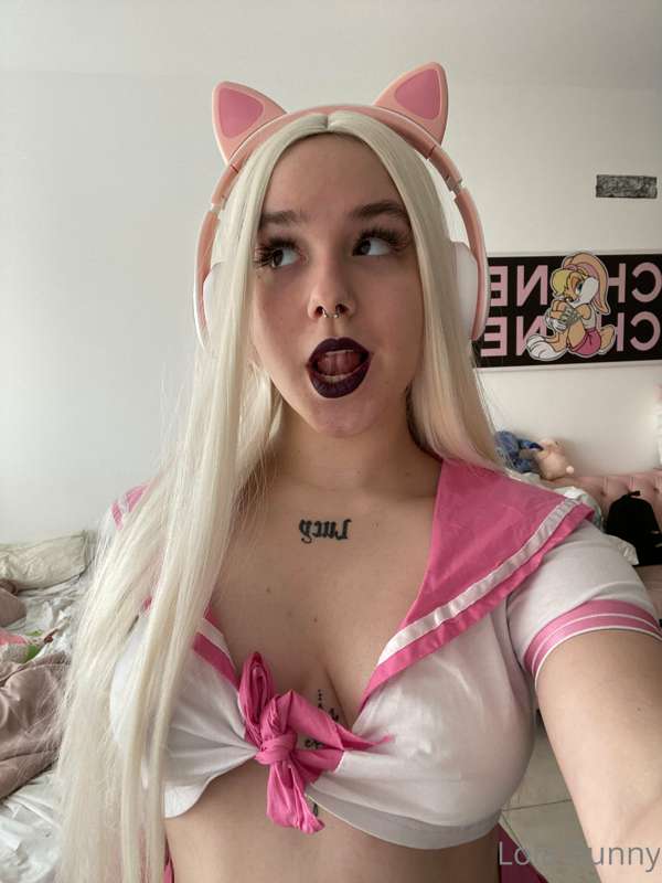 I reaaaally like my pink anime high school girl uniform!!🥰🥰 .. 1