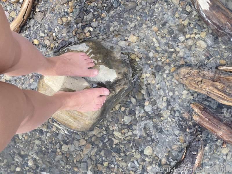 Didn’t leave out my FEET guys on this VACAY 🥰 1
