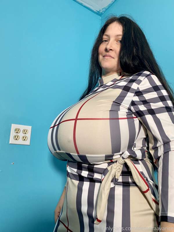 Not a comparison here, just a dress from a fan! Looks pretty.. 2