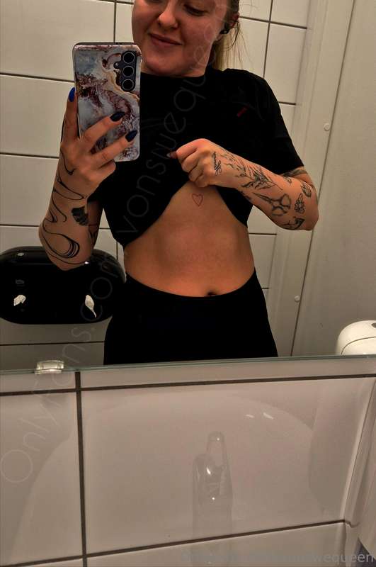 First time ever seen abs on me. If you like my gym progress ..