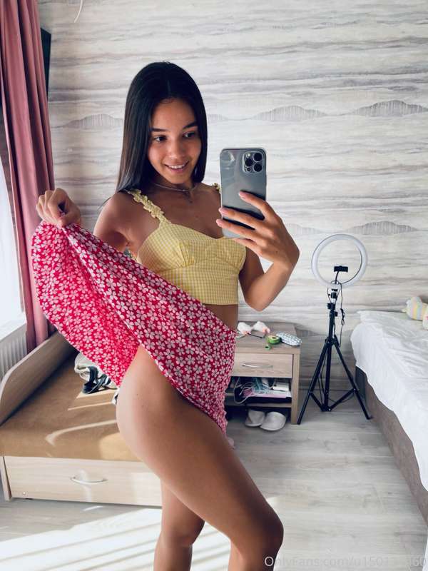 Wishing this dildo was your big cock daddy!! I love bouncing..