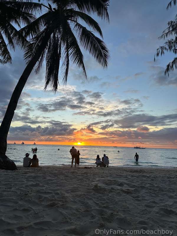 Hi baby! I’m busy in paradise… just a lil dump of content he.. 13