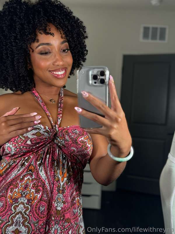 Happy Friday! What are y’all’s weekend plans? 🌸🌸