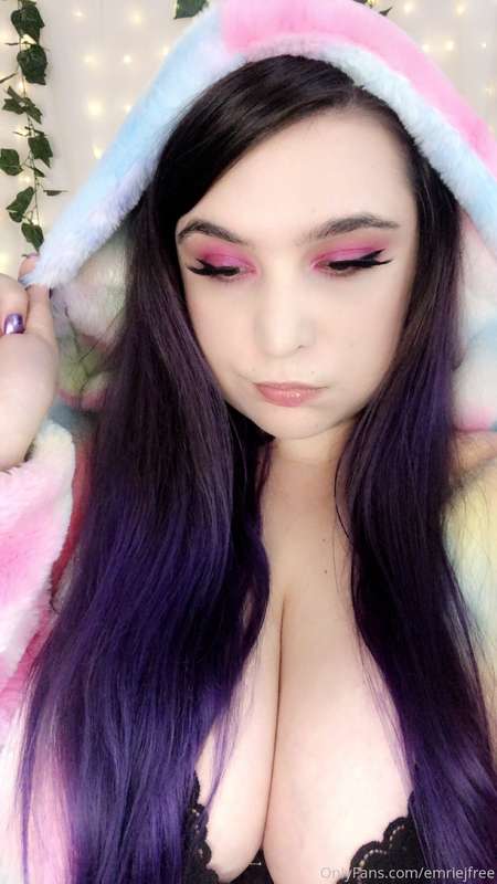Welcome to my brand new *free* OnlyFans account!  I'll be po.. 3