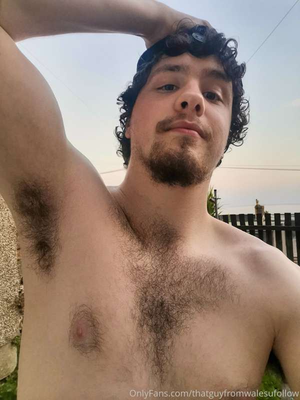 Get over here and lick the sweat of these pits 😈