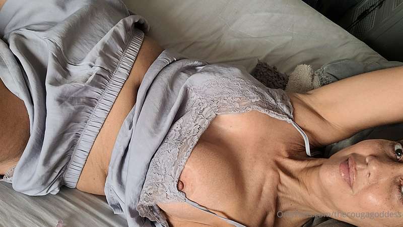...lazy Sunday strokes..🤤🥴😻