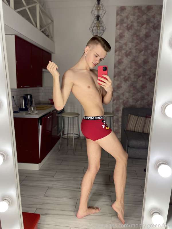 🥳I dance in front of the mirror, and then I take off my pant.. 3