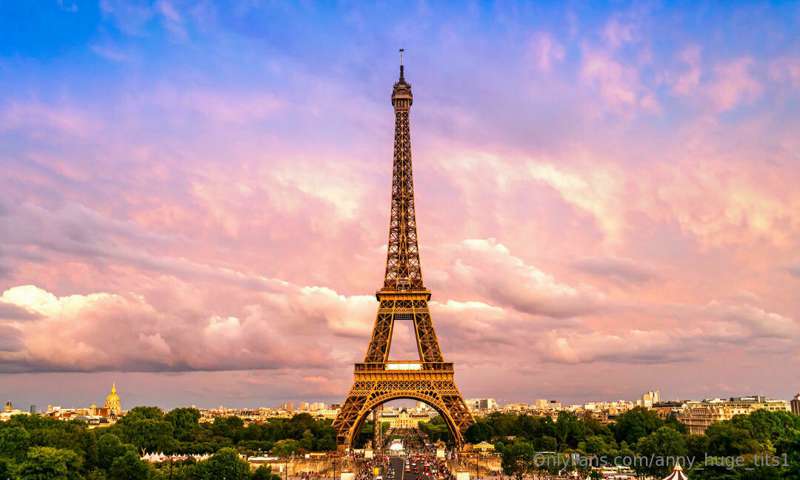 VALENTINE'S DAY🐻🎀

I've always dreamed of going to Paris ..... 1