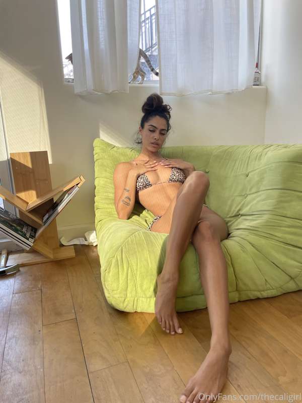 Loving all my loyal babies extra hard right about now💋
click..