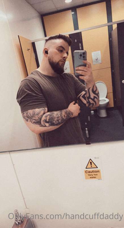 Who wants to come to the gym with me and then hide in the Sa..