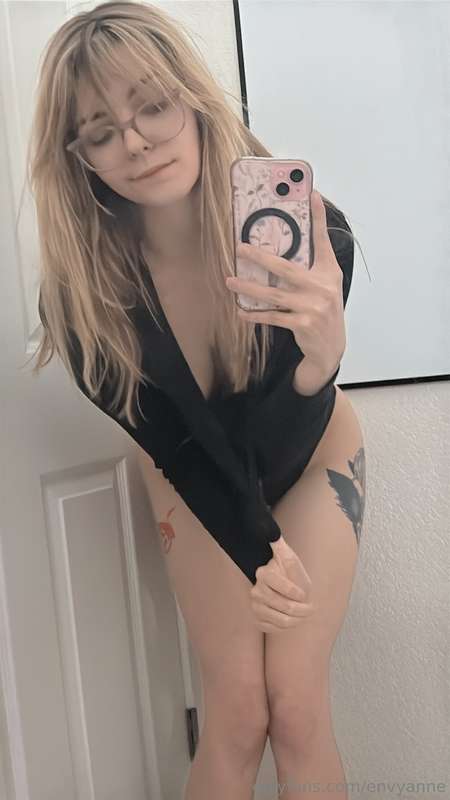 I’m going live on Twitch! Please come to the stream! 🩷twitch.. 9