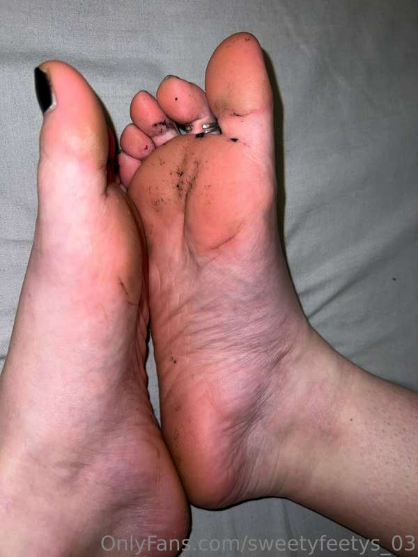 Kam on holiday = super dirty feet 😈💦🔥 1
