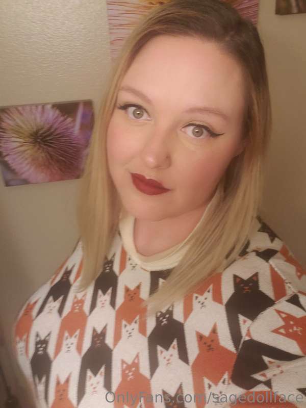Been feeling the vintage makeup vibes a lot lately...