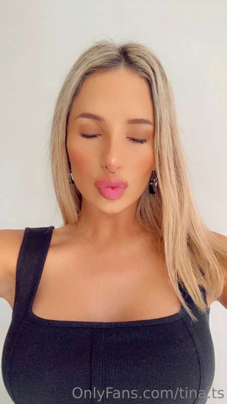Sending you a virtual kiss 💋 Did you catch it? 😘💕 It's a lit..