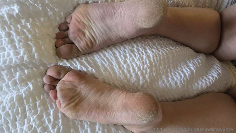 Stinky soles sunday!! Sniff and lick my feet clean after bei.. 2