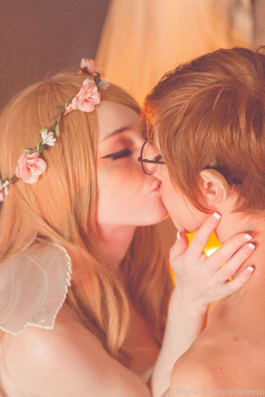 A magical evening with @aliceoncam 💕 the way she looks at me.. 4