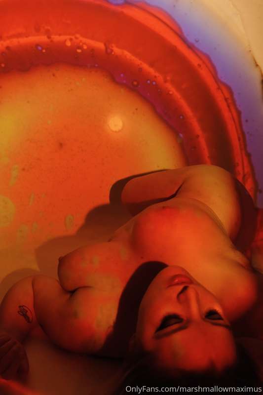 Psychedelic set Part 1/2 🤪✨ more erotic photos in your DMs~ 10