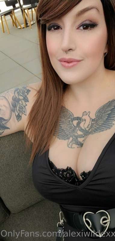 Alexiwildexxx - Onlyfans - 02 Feb, 2023