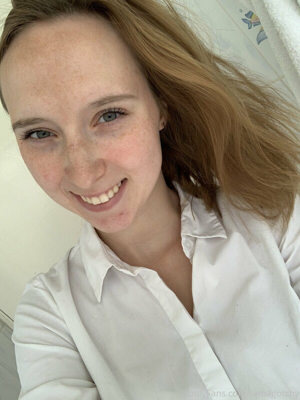 Ever wondered what I look like without make up? ?

Little gi..