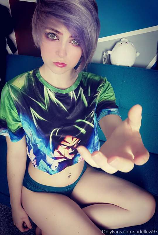 This weeb wants to play with you, will you let her?