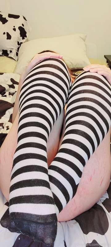 I'm getting a tattoo on my thigh tomorrow 😁😁😁 3