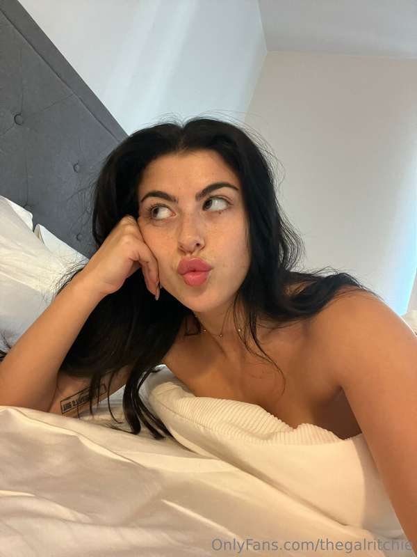 You already know what day it is... HAPPY TITTY TUESDAY! 💋 Se..