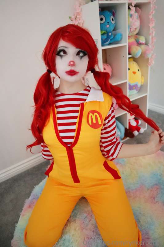 Want to try my Big Mac with extra sauce? ;) I hear clussy is.. 7