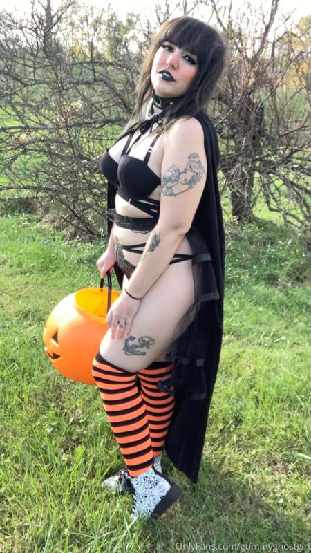Happy Halloween to all of you! 🎃🧡 I hope you enjoyed my 31 d.. 30