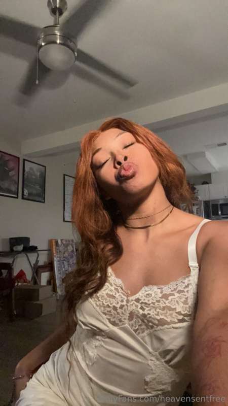 I’m a handful 🤭

WHAT YOU GET 🔓:
- 3 titty pics
- 1 bonus vi.. 6