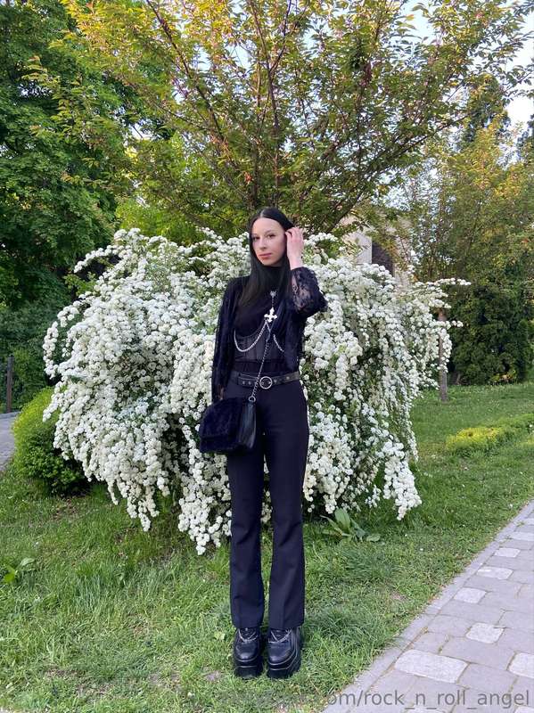 Just blooming me near the blooming tree 🥰😋