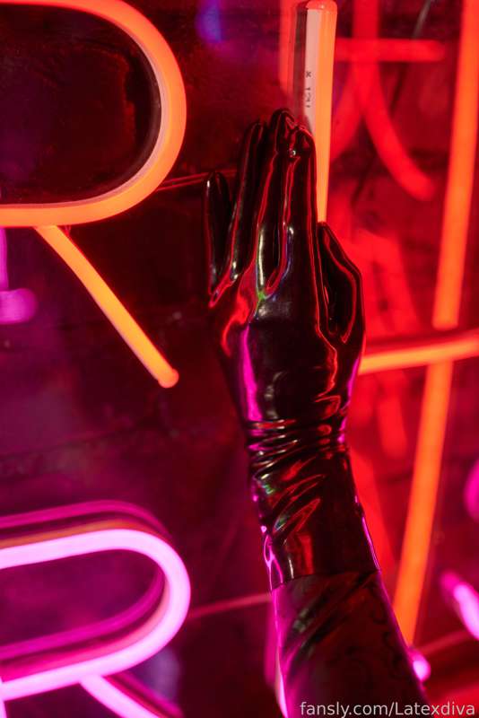 Latexdiva - Fansly - 12 Aug, 2022 11