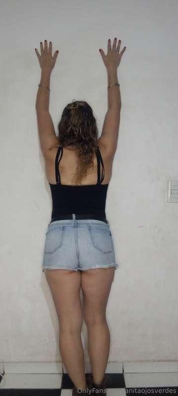 Que me aconsejarías ponerme de atuendo para ir a una fiesta ..