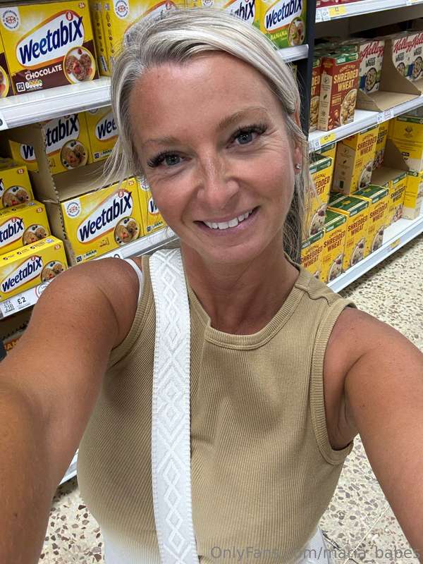 Food shopping and still smiling 🤣😘