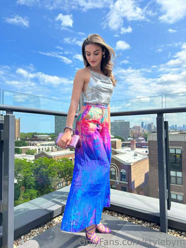 Happy hour look💜
I don’t usually shop at anthropology, but w..