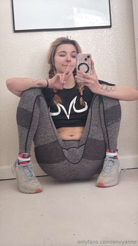 Gym selfies are always fun because even though it’s cute, I .. 36