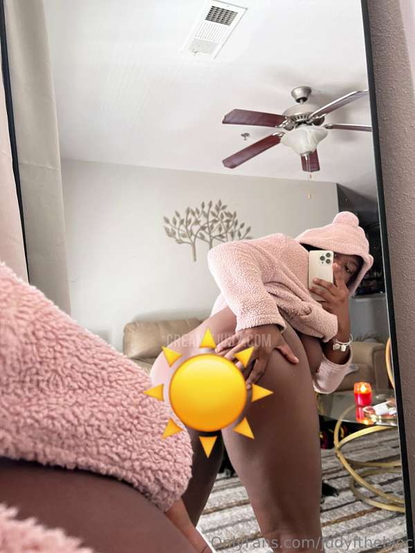 posting these morning nudes on @creamyjudyy for FREE 😩🤍🌞