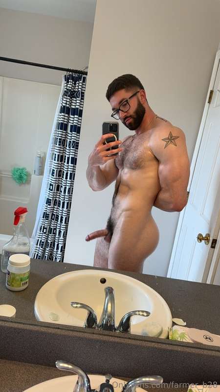 Who wants to get down on their knees 😈 1