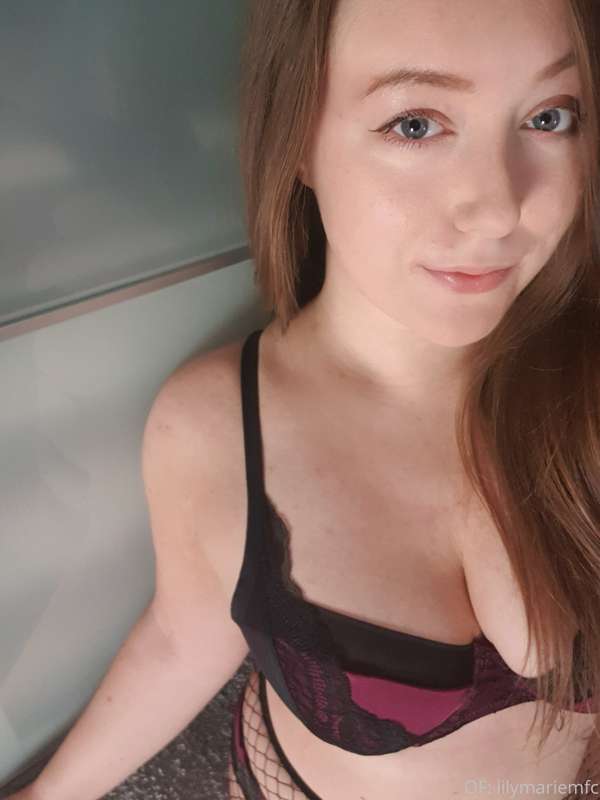 What do you think of my cam outfit today? Any fishnets lover.. 1