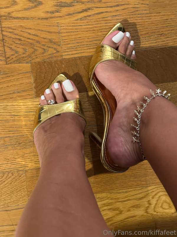 Ready for a foot party in Paris 4
