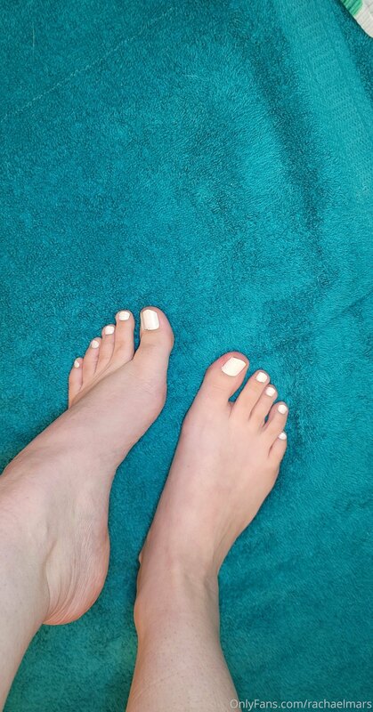 Snapped a few pics before my shower ? 1