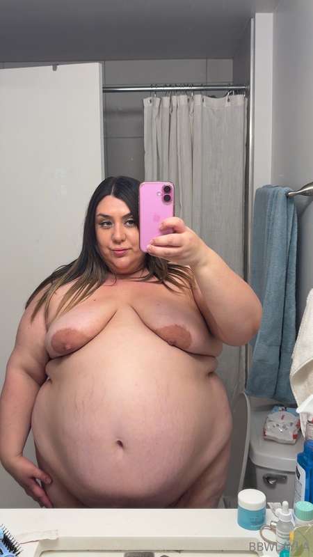 I’m swelling up like a prized fucking pig lately 😳my belly i.. 3