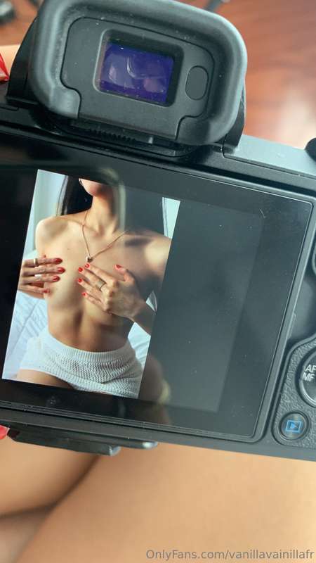 Still learning how to use the camera hehe :3 Any advice? 😋