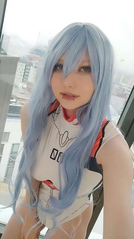 my face or my squishy anime thighs? 

p.s. if you're new her.. 3