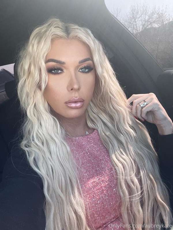 Sunday funday!!! Slide in my DMs and let’s chat ❤️